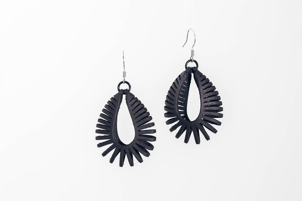 Pendientes ONDA negros